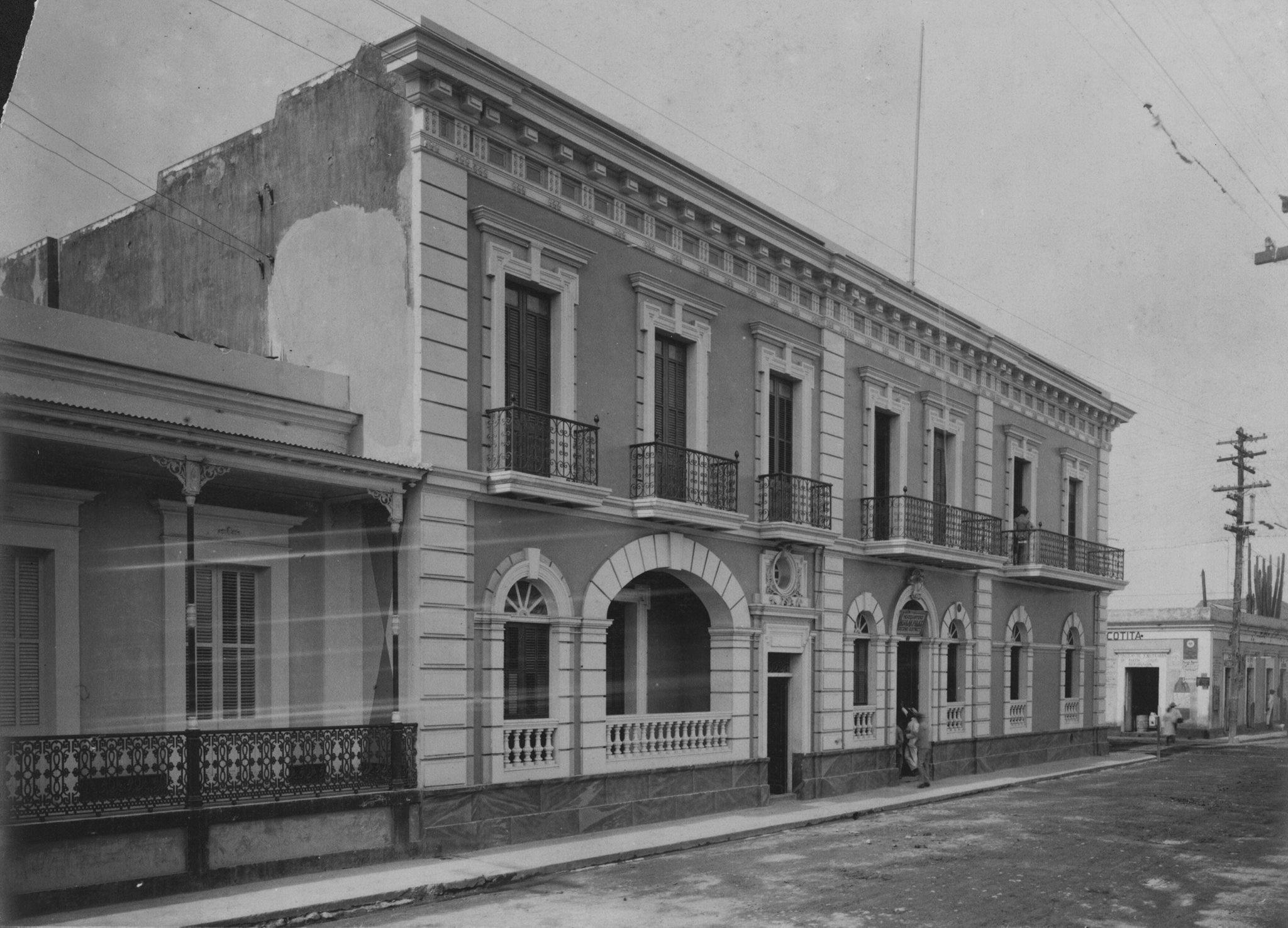 Casa en la calle Castillo esquina calle Mayor - Antigua Corte de España - Ponce - Foto Histórica